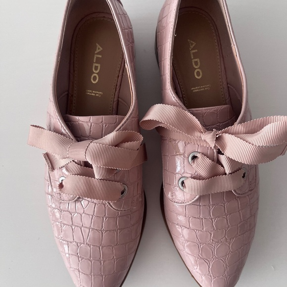 Aldo pink patent, faux-snake, lace-up loafers, pointed toe (size 9) - Picture 2 of 4